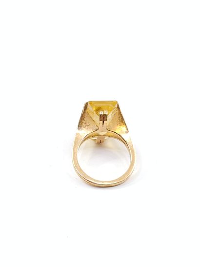 BAGUE en or jaune 750° ornée d'une citrine...