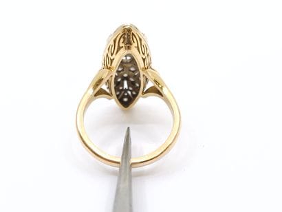 BAGUE marquise en or deux tons 750° ornée...