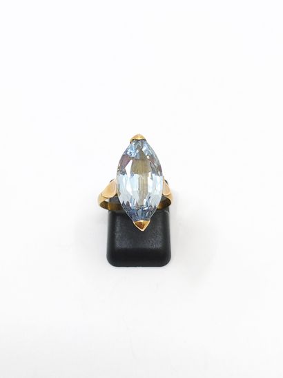 RING in yellow gold 750° set with an aquamarine...