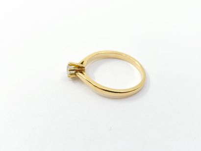 BAGUE SOLITAIRE en or jaune 750° ornée d'un...