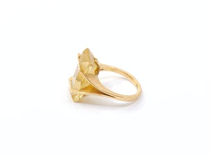 BAGUE en or jaune 750° ornée d'une citrine...