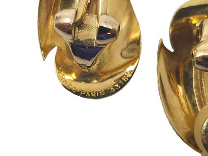 HERMES PARIS
Pair of leaf earrings in 750°...