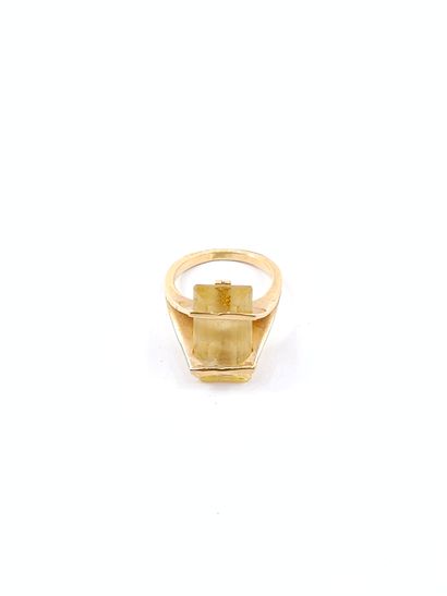 BAGUE en or jaune 750° ornée d'une citrine...