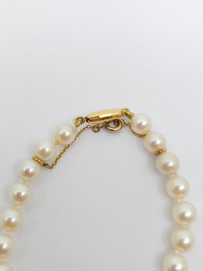 COLLIER de perles choker, fermoir tonneau...