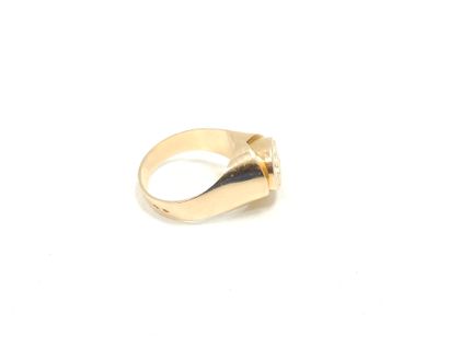 CHEVALIERE in 750° yellow gold, engraved...