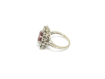 French WORK 
Ring in 750° white gold set...