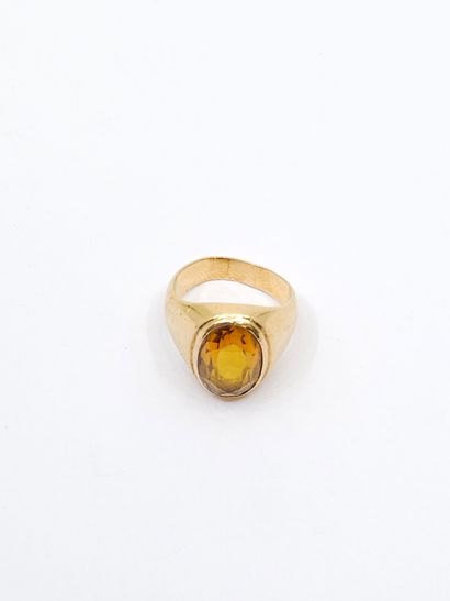 CHEVALIERE en or jaune 750° ornée d'une citrine...