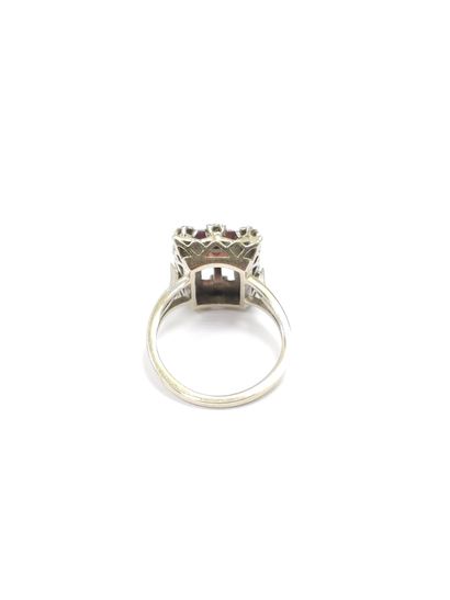 French WORK 
Ring in 750° white gold set...