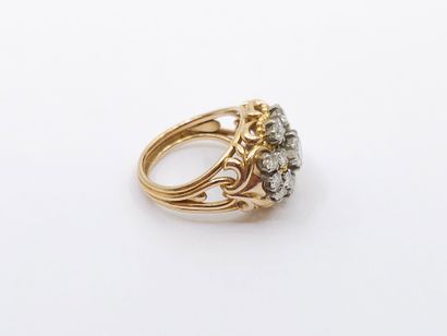 IMPORTANTE bague en or deux tons 750° ornée...