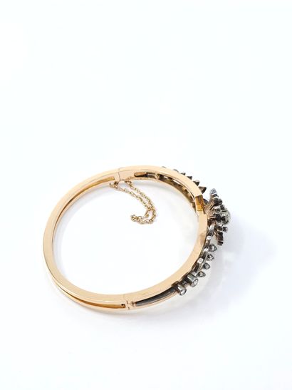 French WORK Late 19th century 
Openwork gold...
