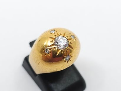 DOME RING in 750° yellow gold set with star-set...