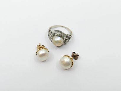 BAGUE en or gris 750° ornée d'une perle fine...