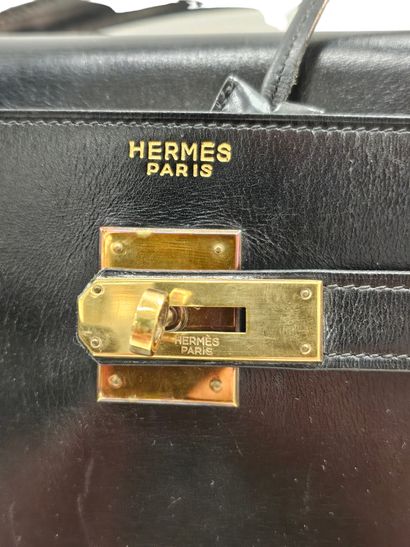 HERMES KELLY
Smooth black leather bag, gold...