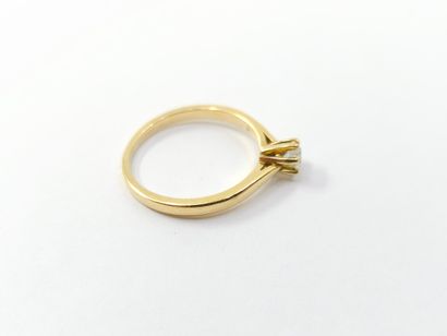 BAGUE SOLITAIRE en or jaune 750° ornée d'un...