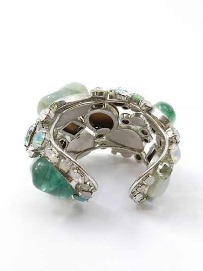 SWAROVSKI
Large metal bracelet adorned with...