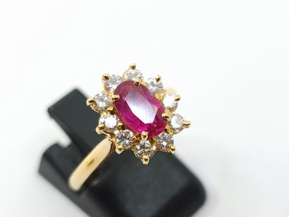 BAGUE marguerite en or jaune 750° ornée d'un...