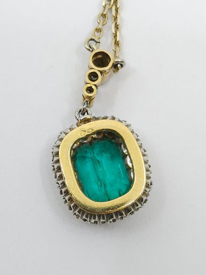 750° yellow gold CHAIN accompanied by a gold...