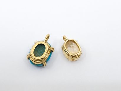 DEUX pendentifs en or jaune 750° :
Pendentif...