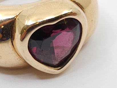 PIAGET
Bague cœur en or jaune 750° ornée...
