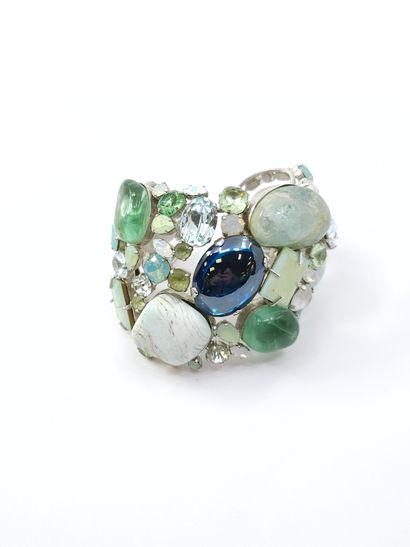 SWAROVSKI
Large metal bracelet adorned with...