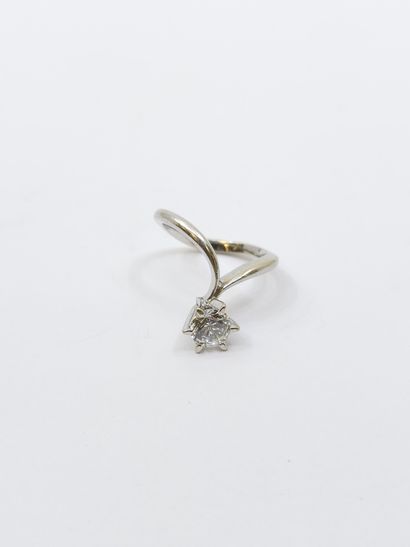 BAGUE en or gris 750° ornée d'un oxyde de...
