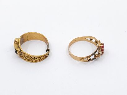TWO rings in 750° gold set with pearls and...