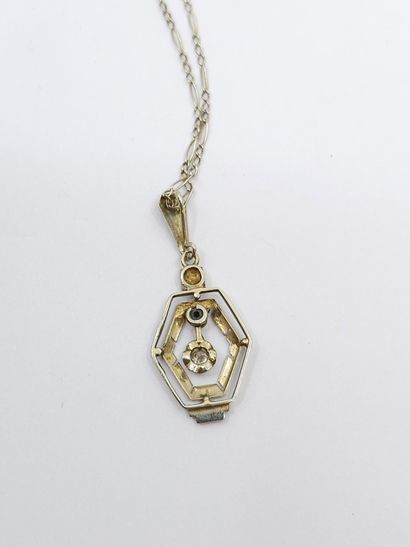 COLLIER en or gris 750°accompagnée d'un pendentif...