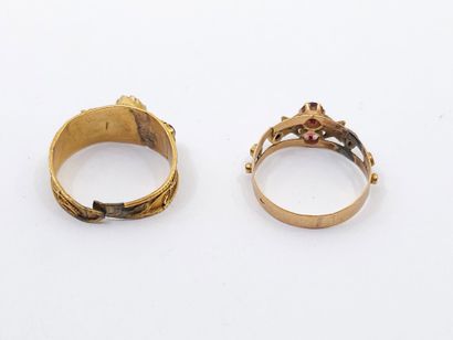 TWO rings in 750° gold set with pearls and...