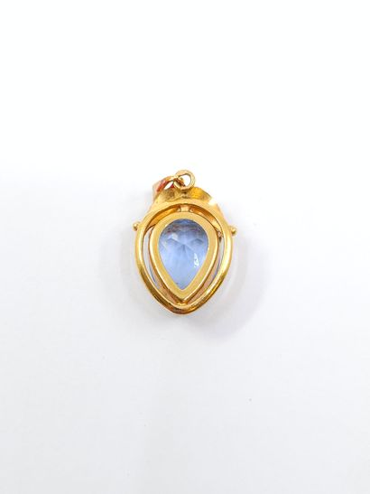 LOT of 750° gold including :
Two pendants,...