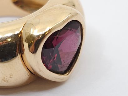 PIAGET
Bague cœur en or jaune 750° ornée...