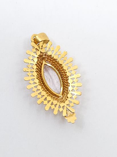 PENDANT in 750° yellow gold adorned with...