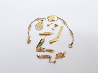 LOT OF DEBRIS in 750° gold
Weight : 15,95...