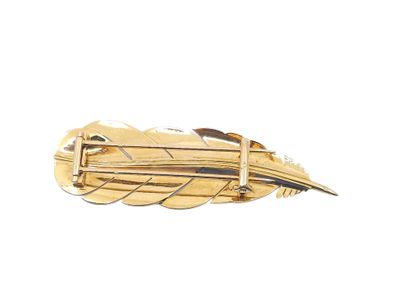 HERMES PARIS
Leaf brooch in 750° yellow gold...