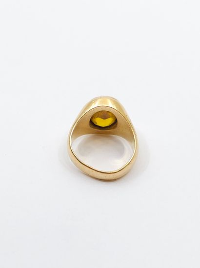 CHEVALIERE en or jaune 750° ornée d'une citrine...