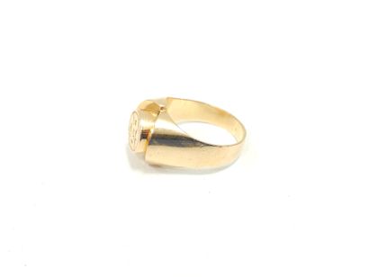 CHEVALIERE in 750° yellow gold, engraved...