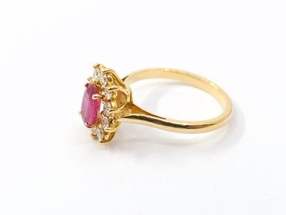 BAGUE marguerite en or jaune 750° ornée d'un...