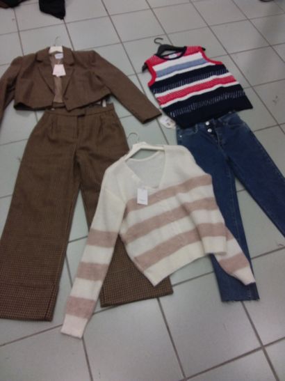 lot de vêtement en taille M comprenant 
tailleur...