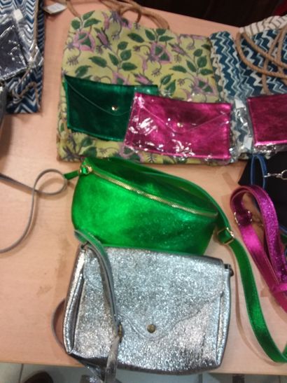 sac de plage
deux pochettes
petit sac
ba...