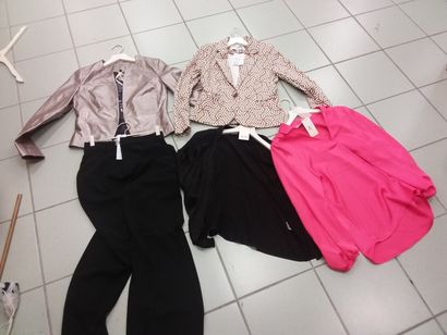 lot de vetement en taille S comprenant
veste...