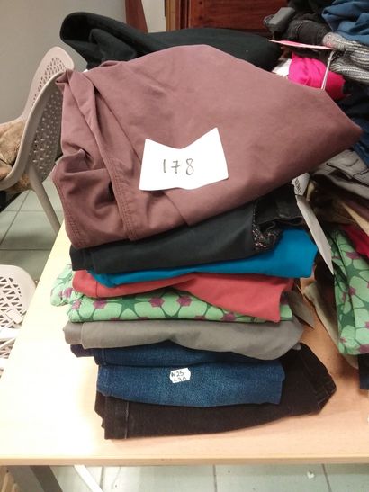 9 pantalons taille 25