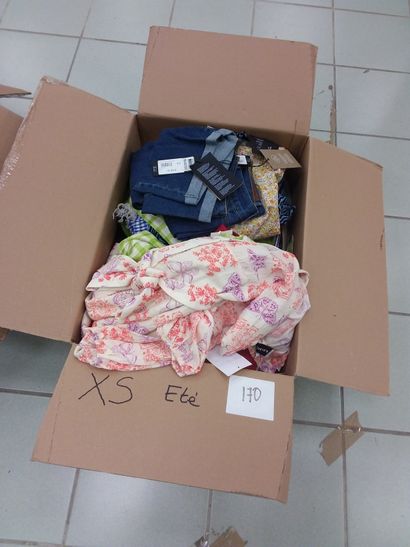 important lot de vêtement taille XS été