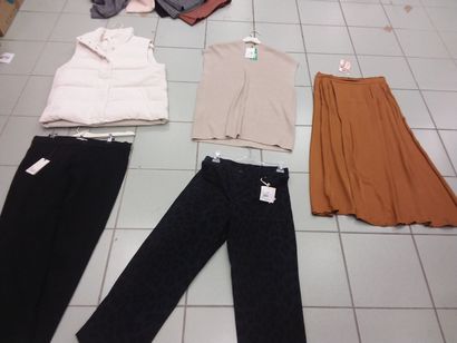 lot de vêtement taille L comprenant 
pull...