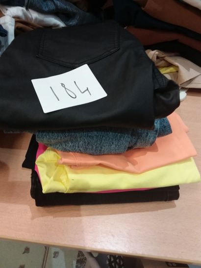 8 pantalons taille 28