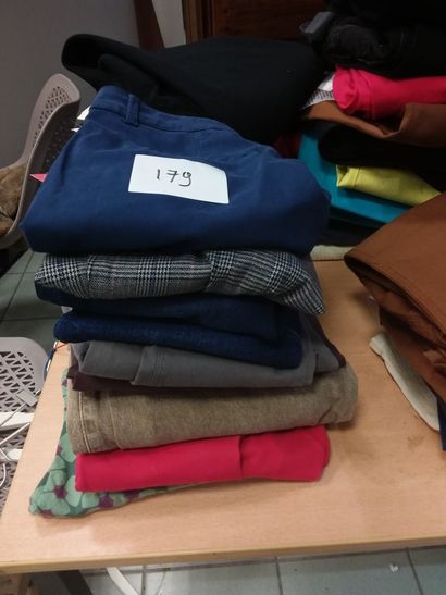 9 pantalons taille 26
