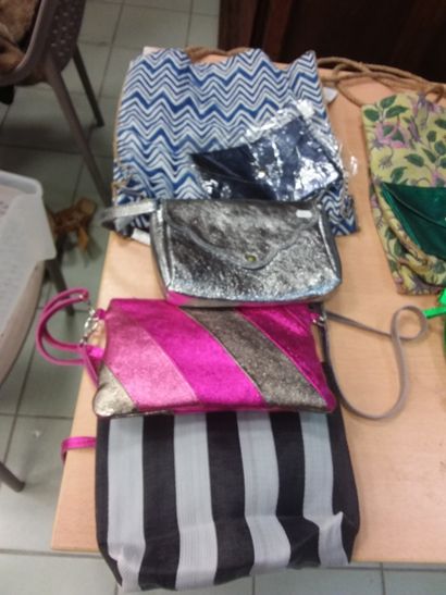 sac de plage
trois pochettes
petit sac