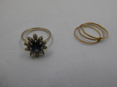 1 Bague Or gris 18kt et pierres 2,90g 1 Bague...