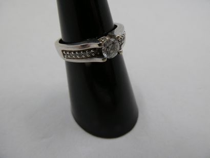 1 Bague Or gris 18kt et diamants 3,31g