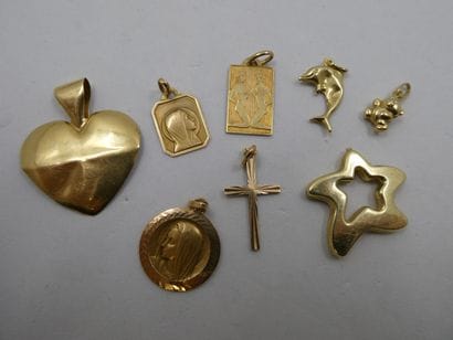 1 Croix Or 18kt 1,00g 7 Pendentifs Or 18kt...