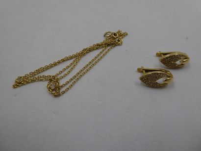 1 Chain 18kt gold 2,38g 1 Pair of earrings...