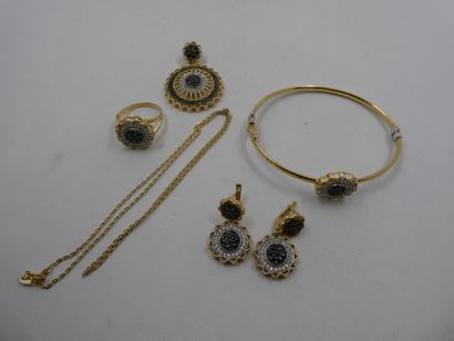 1 Chain Gold 18kt 2,66g 1 Ring Gold 2 tones...